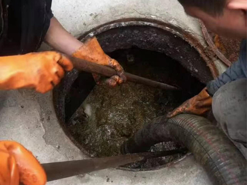 夏河清理化粪池时如何避免沼气的危害?